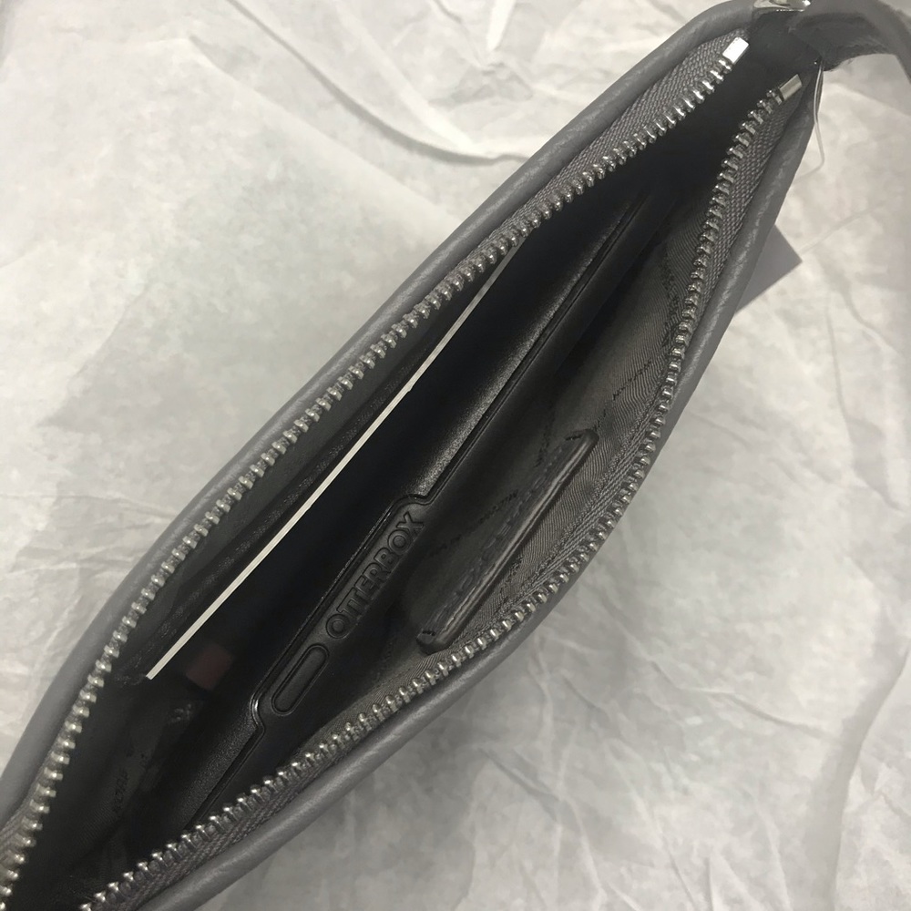 NWT Michael Kors wristlet - Picture 7 of 7